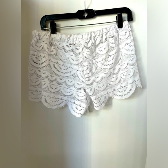 LACE COVERUP SHORTS - Picture 2 of 2